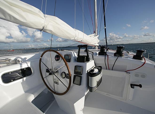 Salina 48 Evolution - external steering position ©  SW